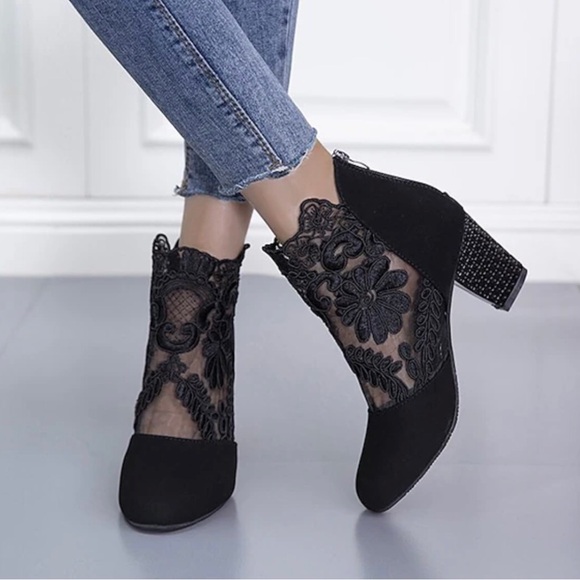 NWOB Womens Black Embroidered Lace Victorian Style Zip Up Booties Size 8.5 - Picture 3 of 13